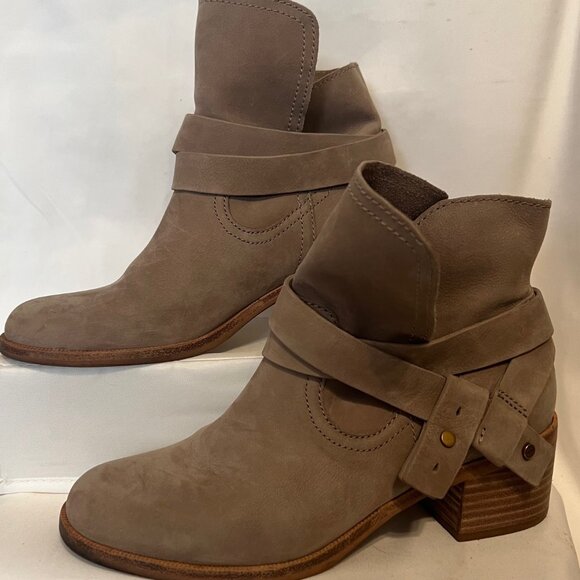 UGG Women's Light Taupe Suede Elora Ankle Harness Boots-2" Block Heels-Size 7 - Picture 4 of 16